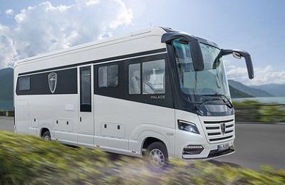 Morelo Loft 82 LBX 2016 пробег 28300 км Германия люкс класс Один владелец отличное состояние Спальных мест 5 с ремнями безопасности 5 Длина 837 ширина 240 высота 339 см Разрешенная масса 6500 кг категория С Тип легковой M1 Шасси IVECO Daily 3л АКПП 205лс Топливный бак 90л дизеля Пневмоподвеска задней оси Отопление ALDE теплообменник для двигателя Запас воды 300л Серый бак 200л Газовые баллоны 2х25л Фекальный туалетный бак 180л Спальные места 2 х 200х106 200х133 174х100 см Багажник гараж с боковыми клапанами 650 x 950 и 1150 x 950 мм Стояночные гидравлические опоры автоматического выравнивания Холодильник 190л Духовка над холодильником 2 батареи 140Ач GEL Навигация Спутниковая антенна автоматическая Два телевизора 24 дюйма Тент маркиза 6х3 м с электроприводом и пультом Накрышный кондиционер Фаркоп на прицеп 3500 кг Аудио система BOSE